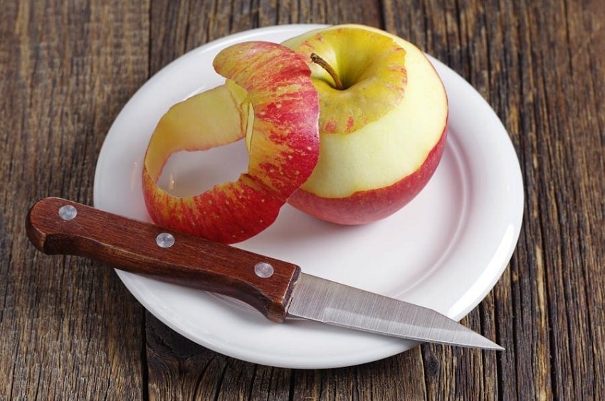 What Apple Peel Contains